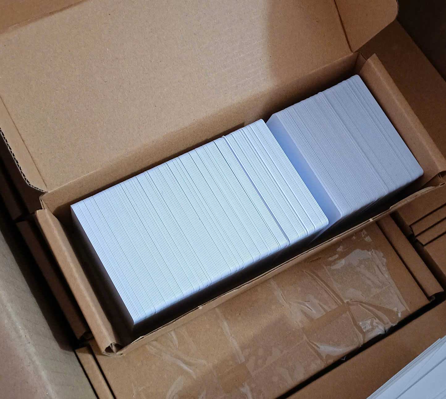hộp phôi thẻ nhựa trắng 250 cái