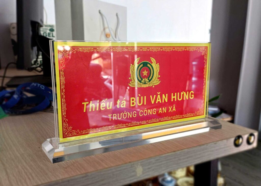 Biển chức danh để bàn Mica