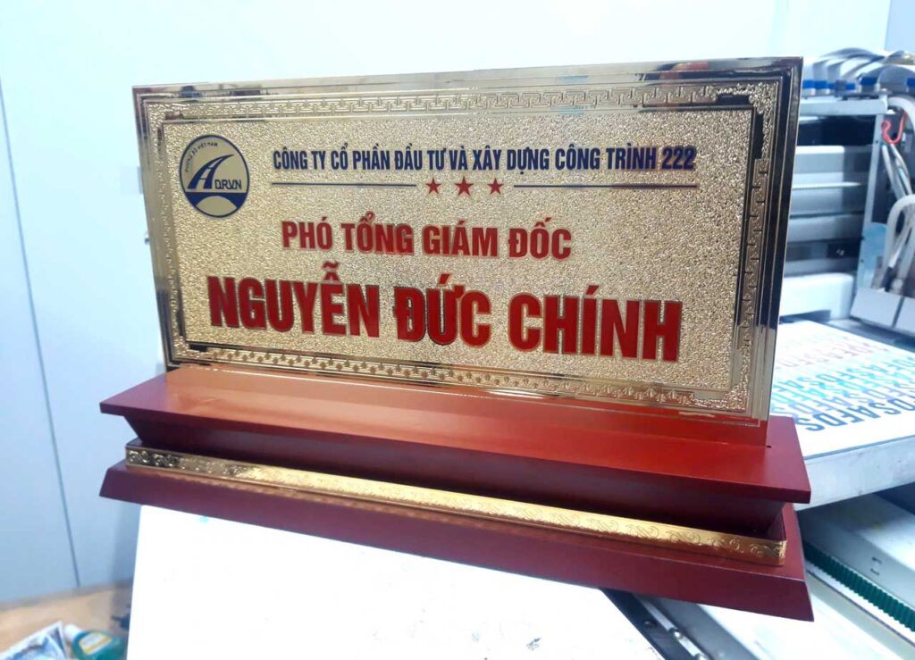 Biển chức danh đồng mạ vàng cao cấp